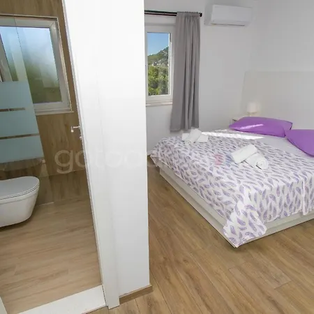 Penthouse With Panoramic View Ally Appartamento Makarska